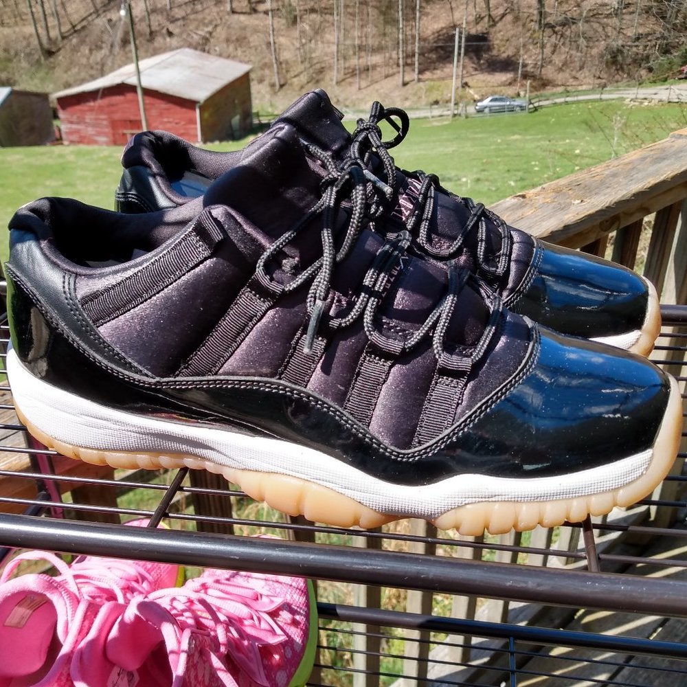 Jordan 11 low 'Bleached Coral'